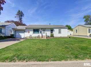 1026 N 12th St, Clinton, IA 52732