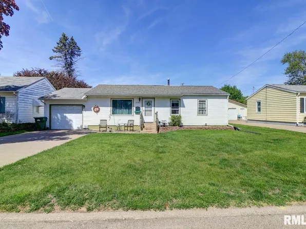 1026 N 12th St, Clinton, IA 52732