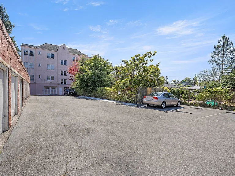 540 Alcatraz Ave. — Photo 20
