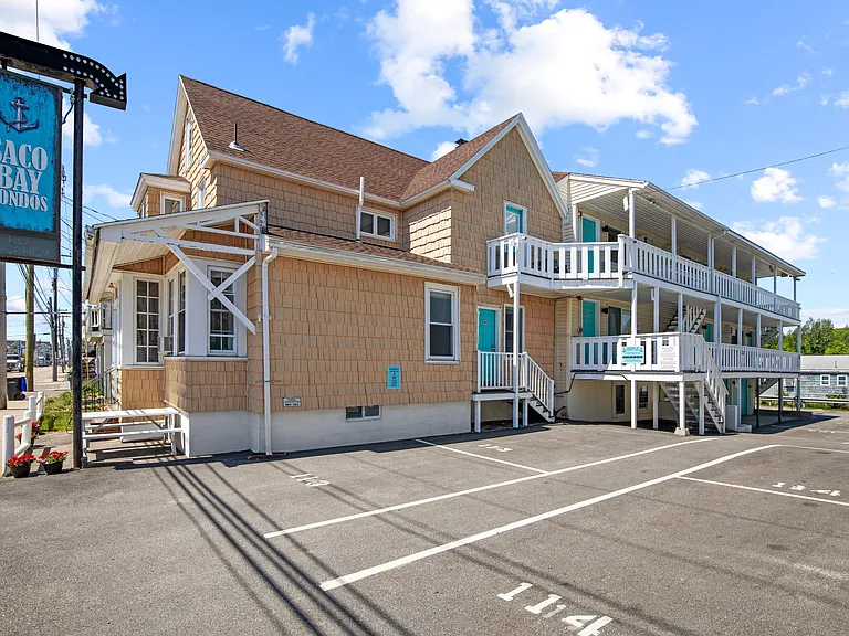 70 E Grand Ave #109 — Photo 10