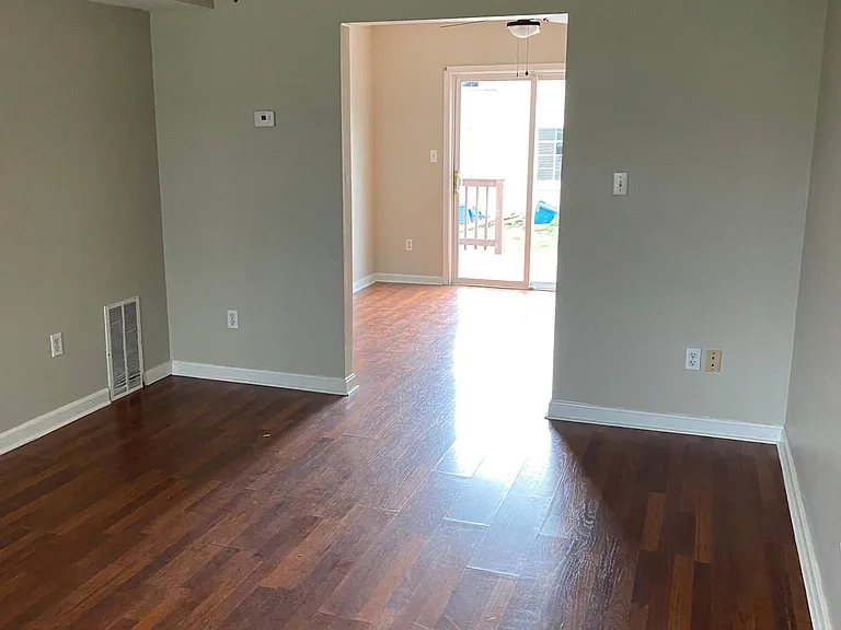 1703 Military Ave — Photo 4