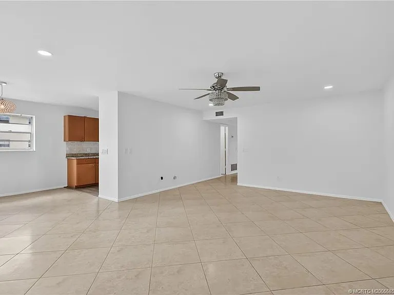 2 Lake Vista Trl #107 — Photo 7