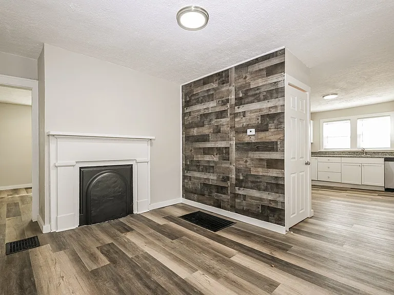 456907_017_living_room_13347282.jpg