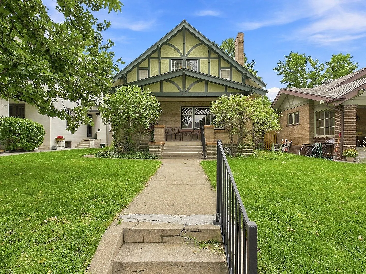 Charming 3bed/2.5 bath Available Now — Photo 2