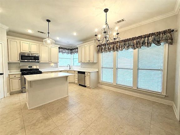 5th image of 19371 9th Ave