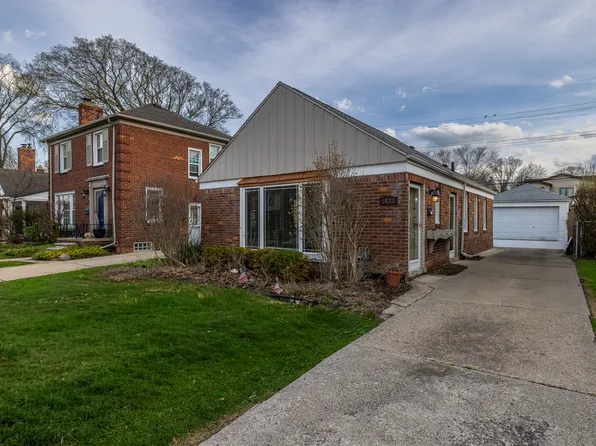 1423 Hollywood Ave, Grosse Pointe Woods, MI 48236