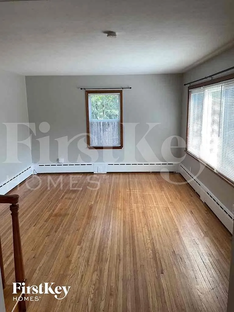 3 bed, 2.0 bath, 1257 sqft, $2,000 — Photo 2
