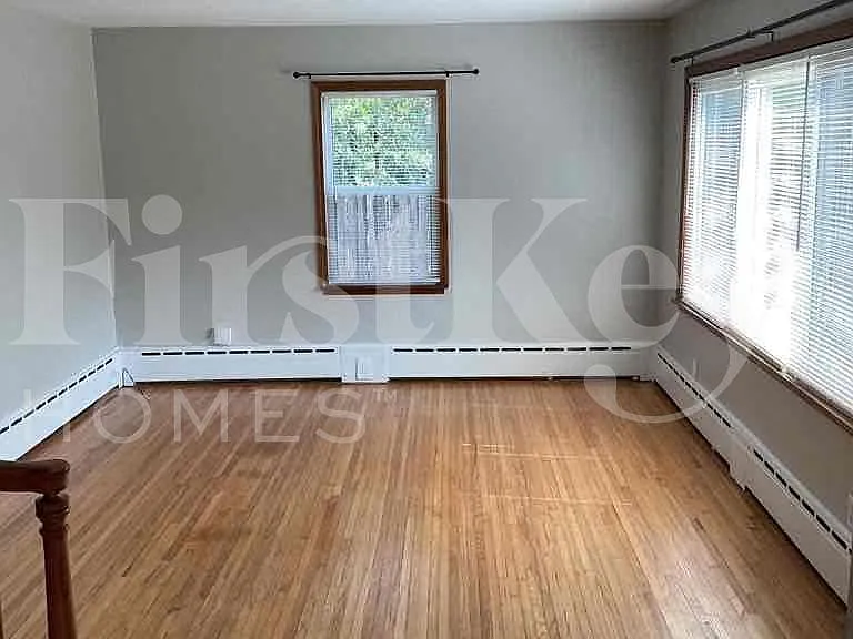 1217 Clara Ave — Photo 2