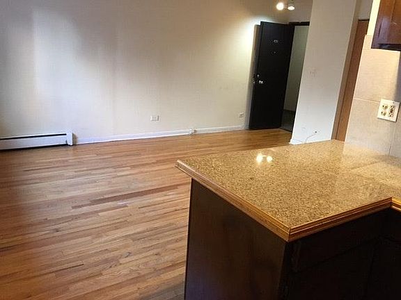 4th image of 321 W Barry Ave #414