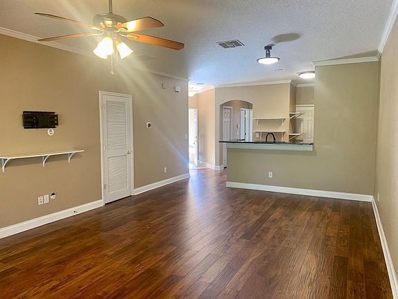 2nd image of 562 Wooded Crossing Cir