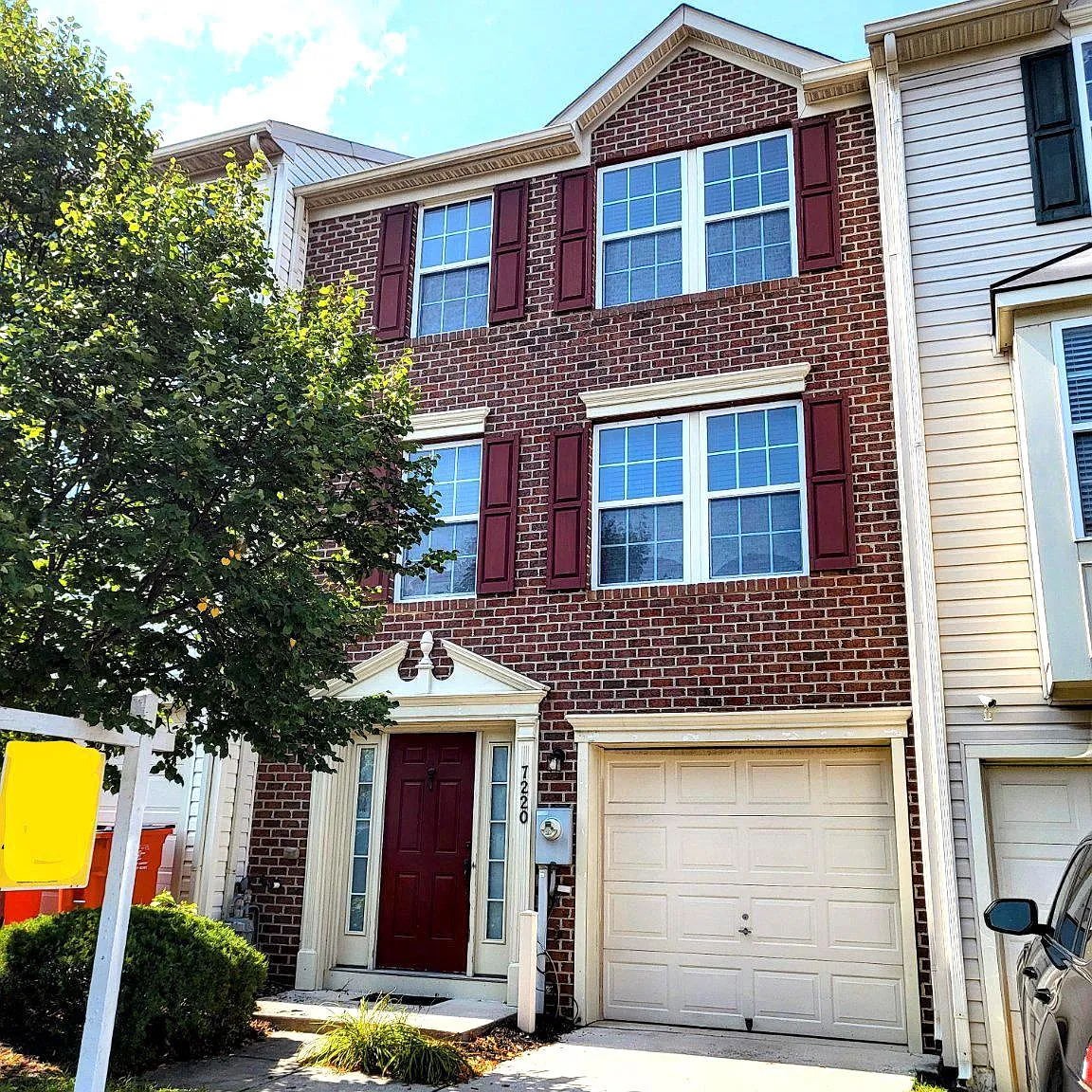 3 bed, 2.5 bath, 2340 sqft, $2,800 — Photo 1