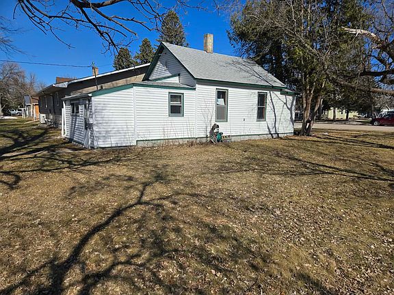 2nd image of 103 3rd St NE