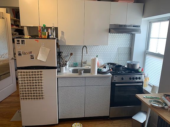 3rd image of 103 Vernon Ave #4B