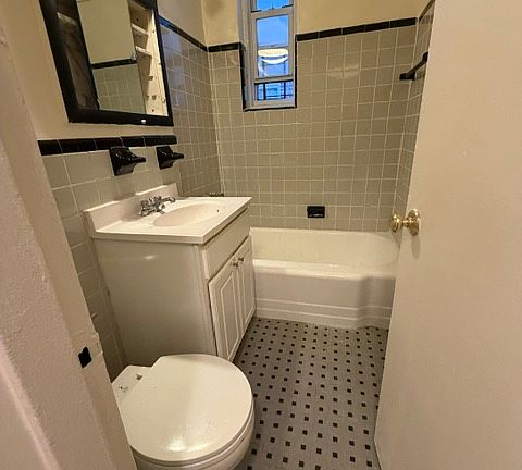 5th image of 5505 Woodside Ave APT 610