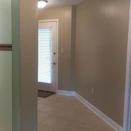 5th image of 206 Southlake Ct #206