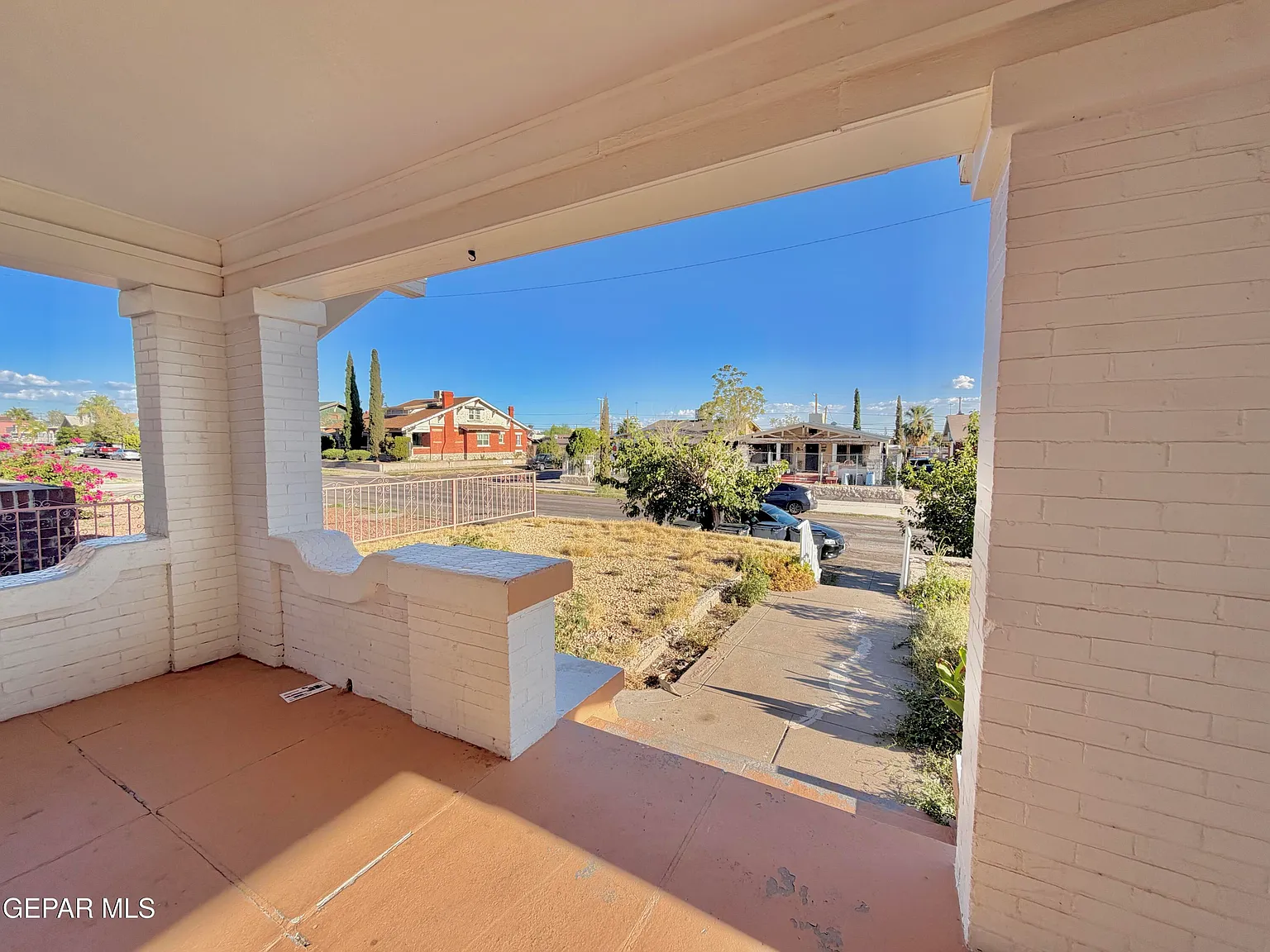 3 bed, 1.0 bath, 1400 sqft, $1,650 — Photo 2