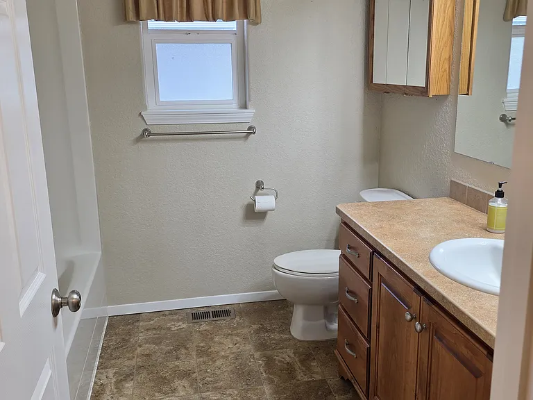 208 Sunset Ln — Photo 8