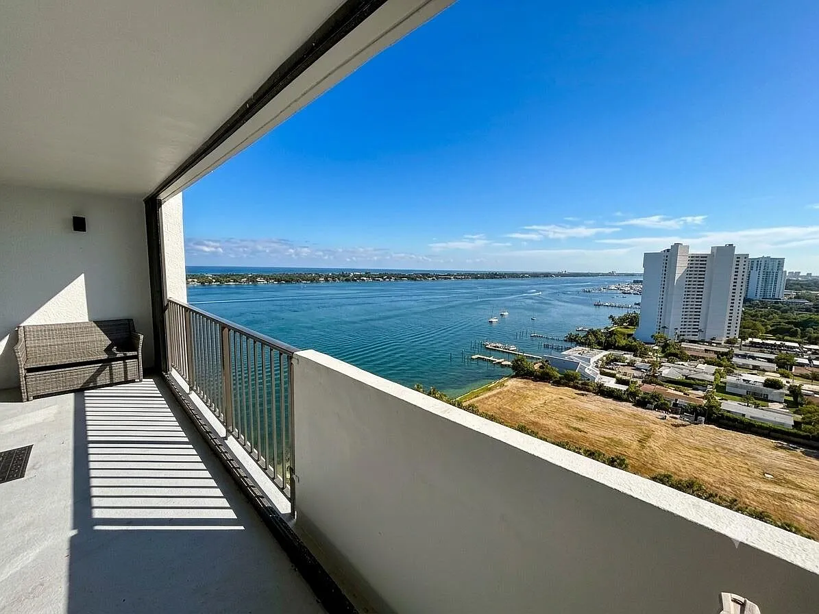 2 bed, 2.0 bath, 1170 sqft, $6,000 — Photo 3