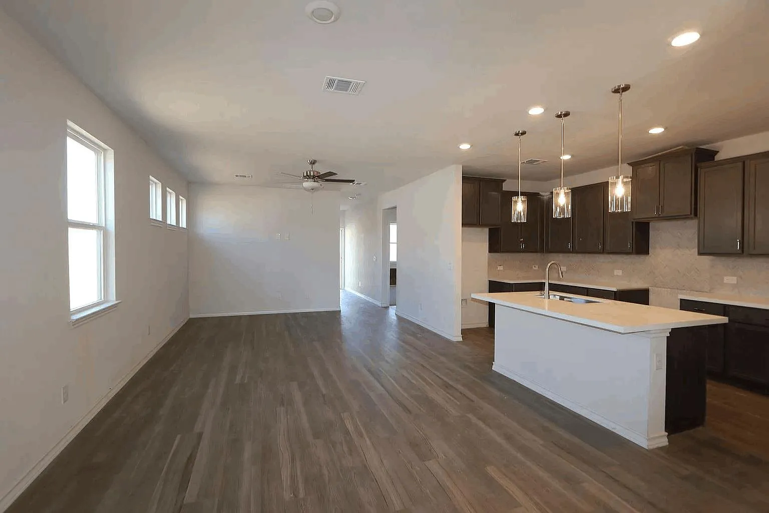 4 bed, 2.5 bath, 2015 sqft, $2,095 — Photo 4