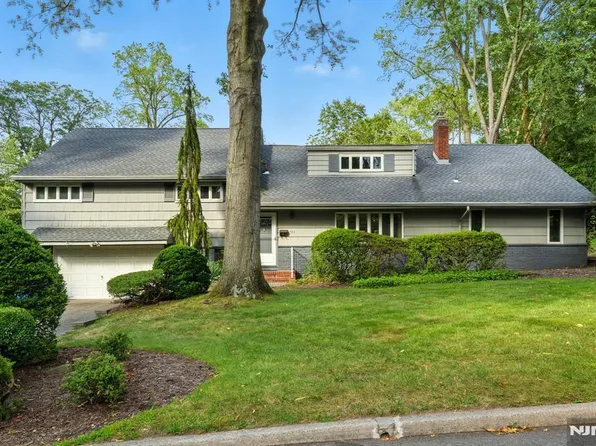 157 Downey Dr, Tenafly, NJ 07670