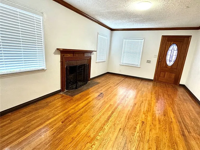 141 W Fairview Ave — Photo 6