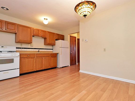 2nd image of 5491 Loughborough Ave