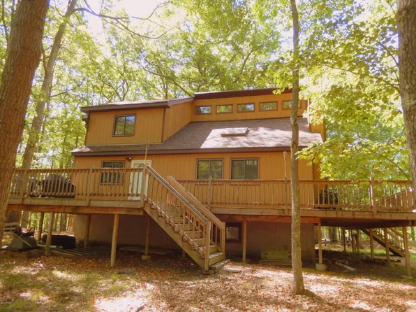 108 Evergreen Ct, Hawley, PA 18428