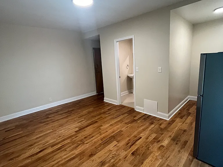 West Franklin Apts — Photo 12