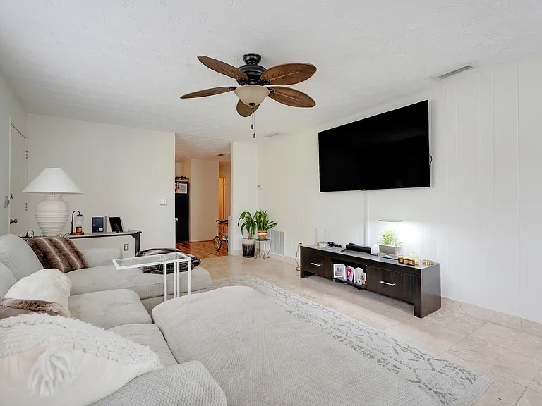 5323 Hansel Ave #E14 — Photo 9