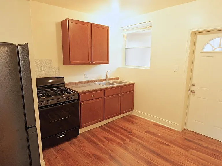 8101 S Loomis Blvd #1 — Photo 4