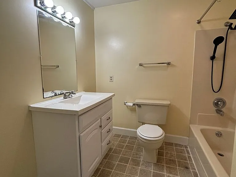 104 Fairway Dr — Photo 8