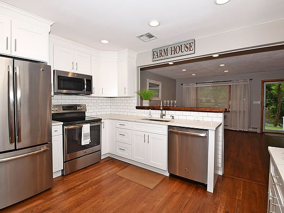 5th image of 26 Manor Dr