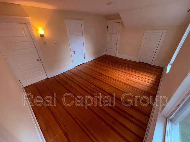 376 Kenwood Ave — Photo 37