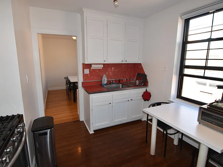 94 Marion St #5 — Photo 5