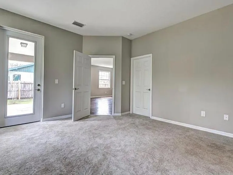 1550 Francis Ave — Photo 6
