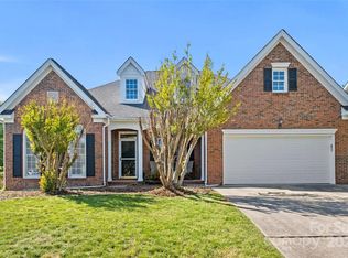 8401 Castlebay Dr, Charlotte, NC 28277