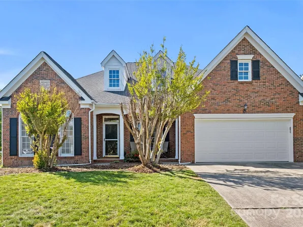 8401 Castlebay Dr, Charlotte, NC 28277