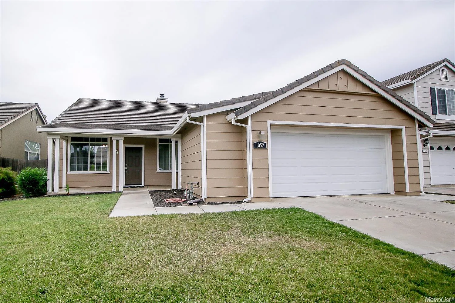 1052 Powers Cir photo 1