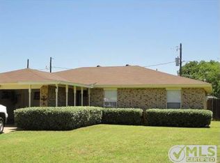 1417 Green St, Graham, TX 76450