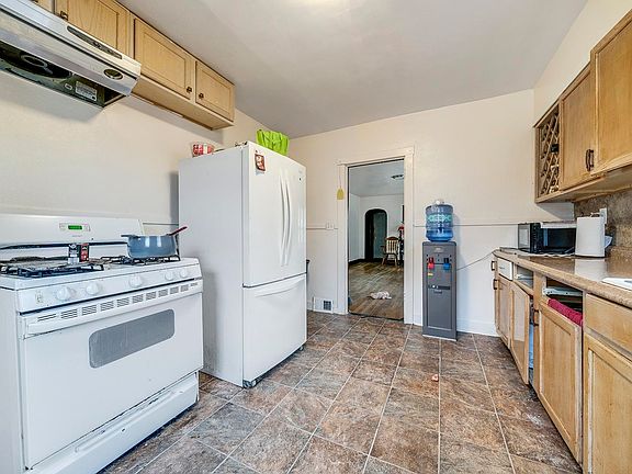 4th image of 1253 Holland St