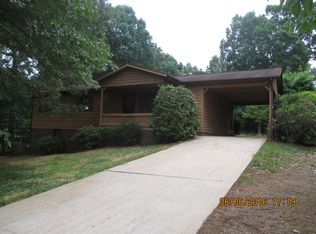 98 Mountain Oak Ln, Hickory, NC 28601