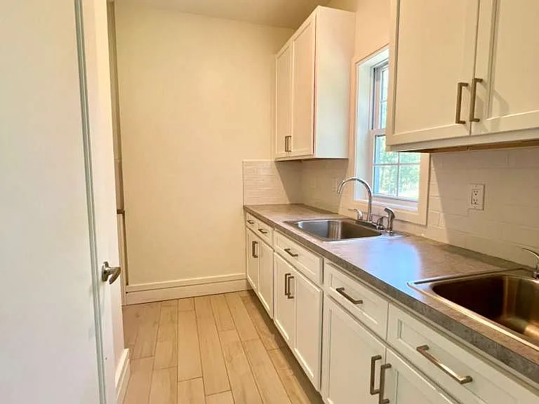10 Apple Hill Dr — Photo 9