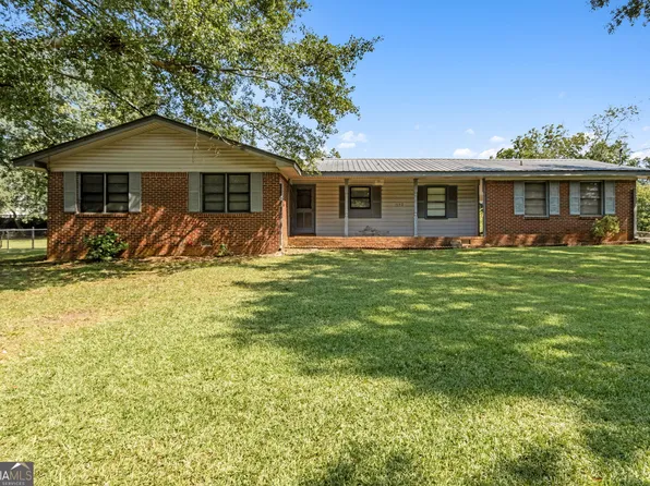 1092 Owen Cir, Sugar Hill, GA 30518