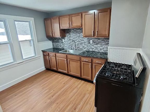 4th image of 2-597 Englewood Ave #2