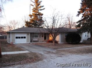 608 W Jefferson St, Girard, IL 62640