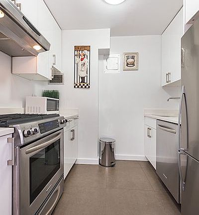 5th image of 279 E 44th St APT 11F