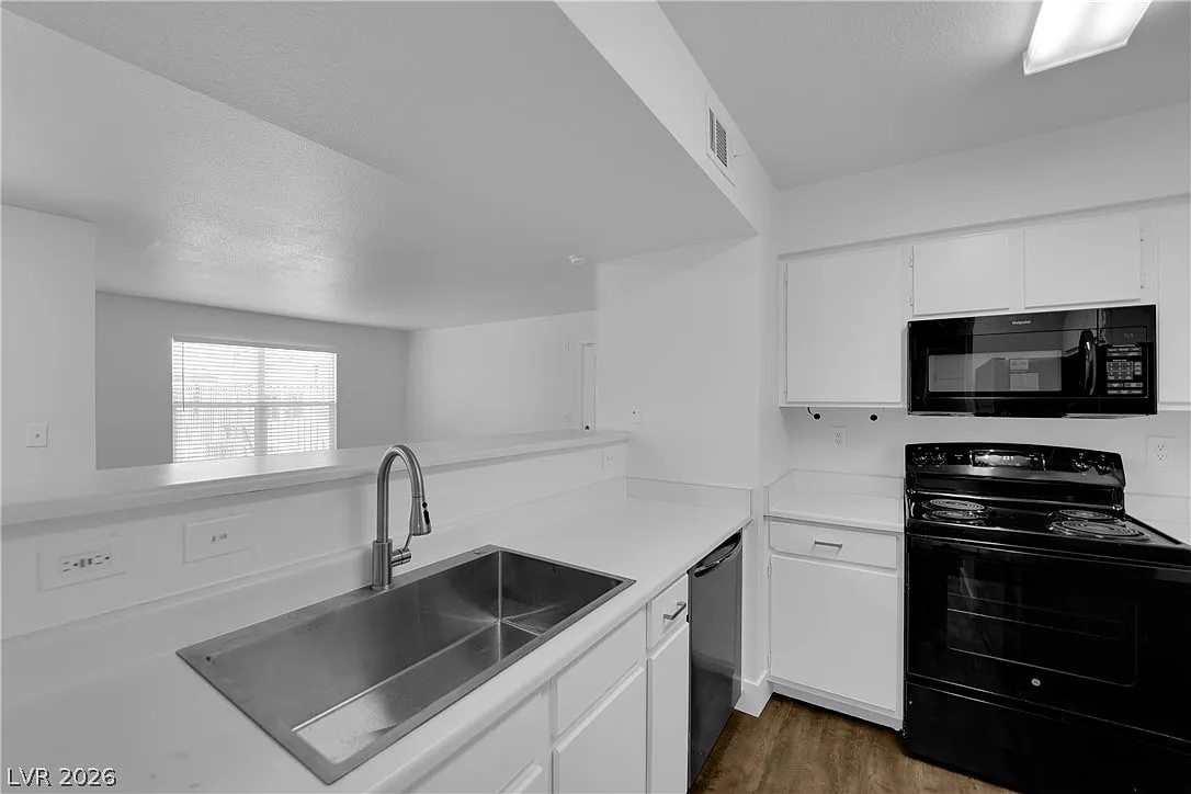 2 bed, 2.0 bath, 911 sqft, $1,600 — Photo 4