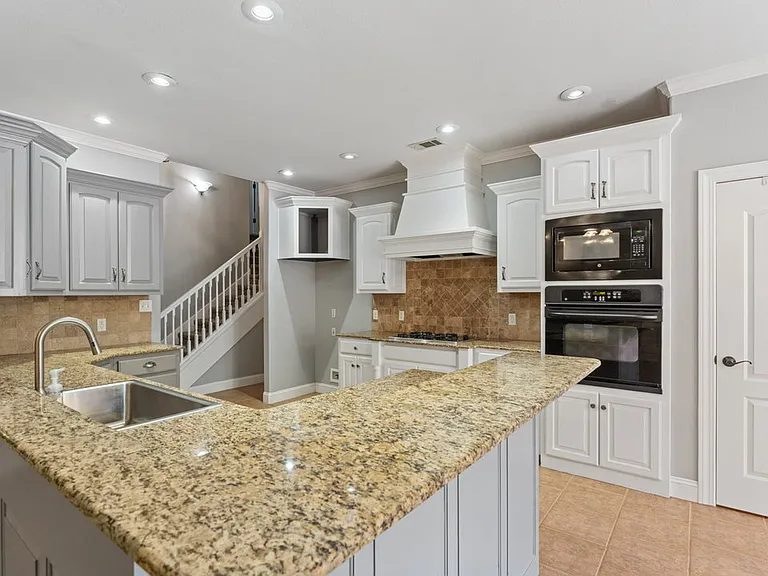 204 Tunbridge Dr — Photo 9