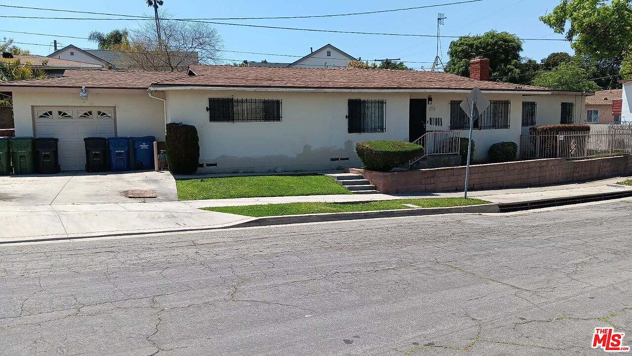 713 Gay St, Inglewood, CA 90302 | MLS #24-385001 | Zillow