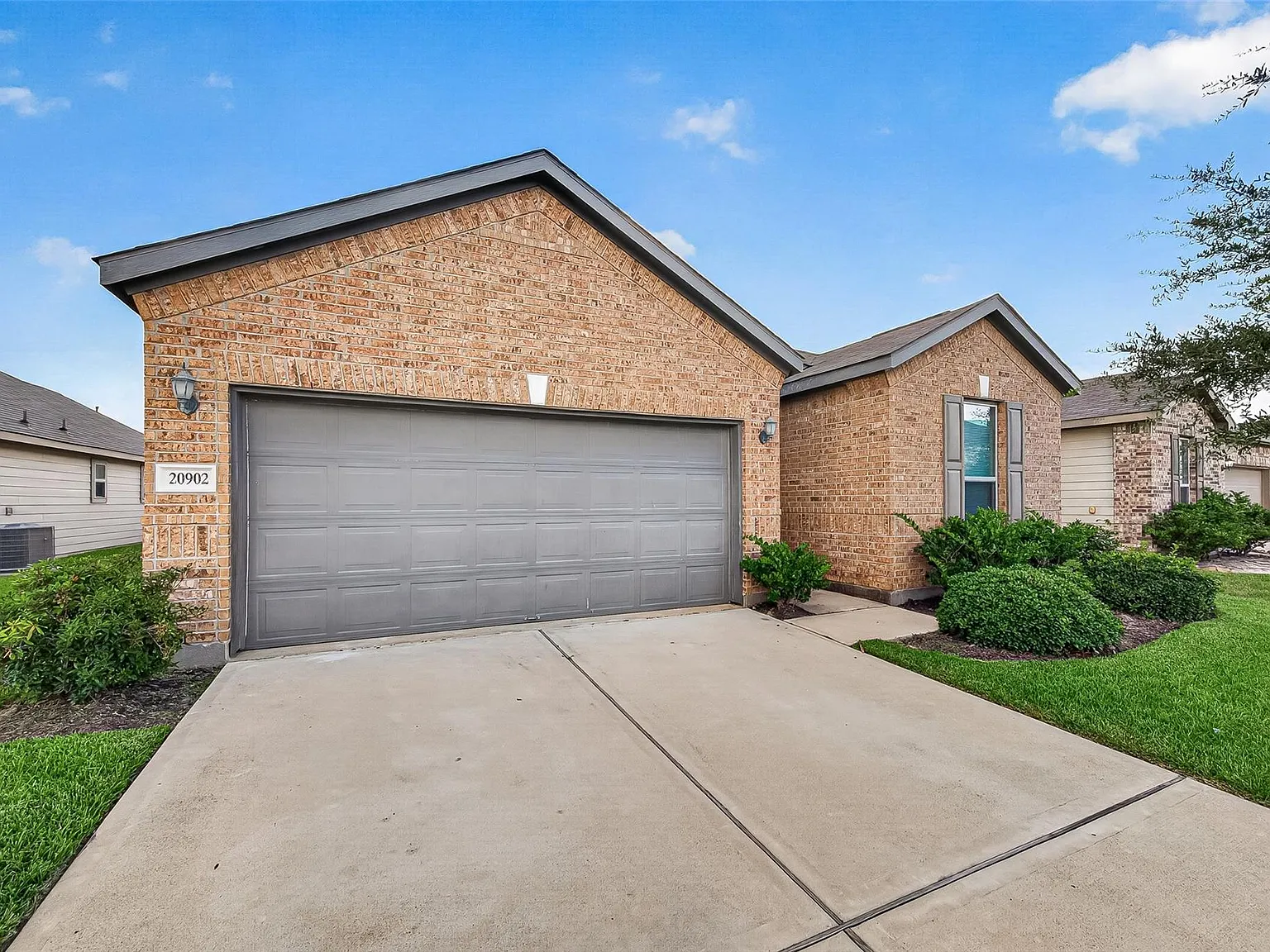 4 bed, 2.0 bath, 1982 sqft, $2,100 — Photo 4